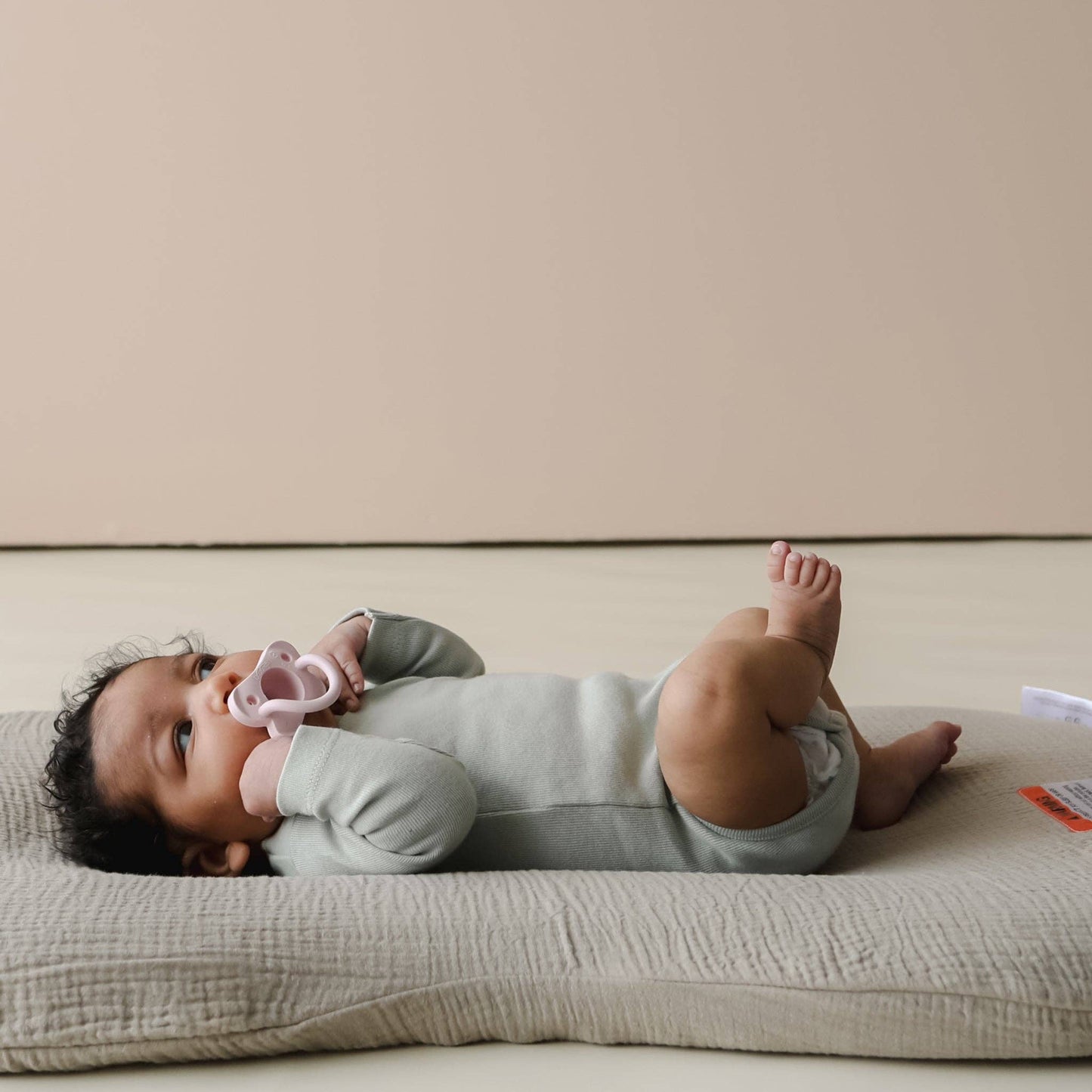 Snuggle Me Lounger Curve Muslin Cover | Birch