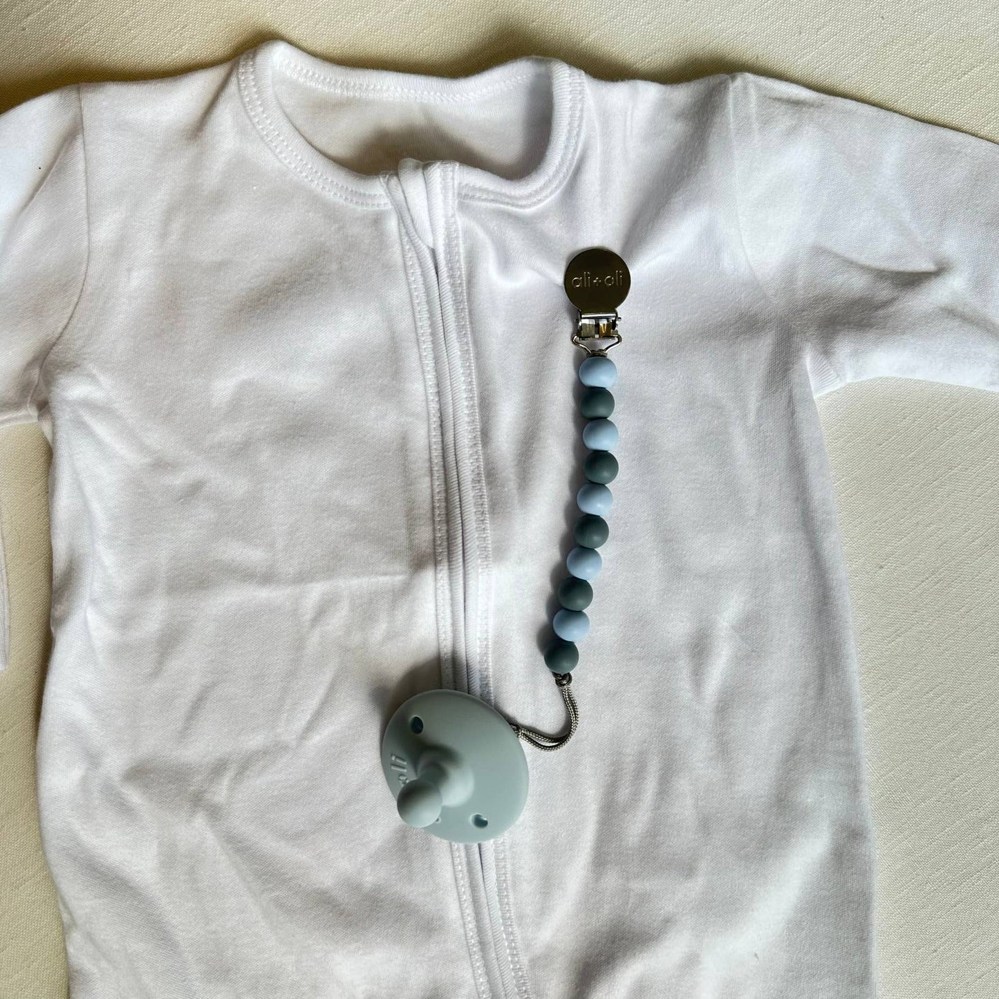 Ali+Oli Silicone Pacifier Clip | Iron